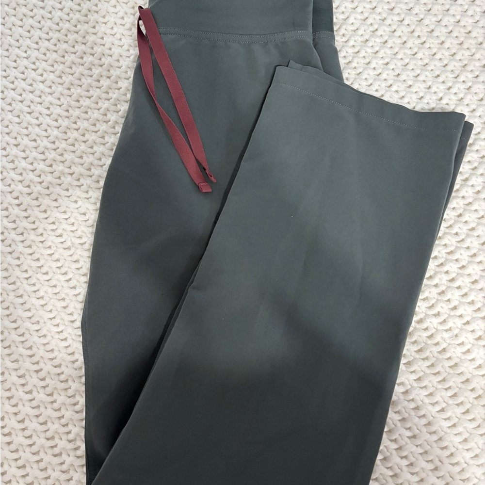 Figs Livingston scrub pants color: bonsai